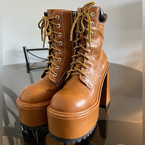 Dolls Kill x Bratz Combat Boots - Picture 3 of 5